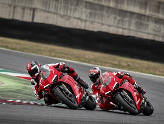 21 DUCATI PANIGALE V4 R ACTION UC69258 High